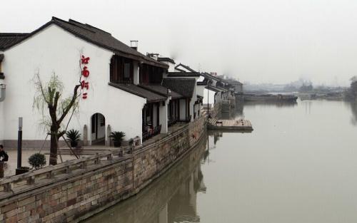 想找一个人少、地方安静的地方待上半年一年，有没有推荐？游戏画面